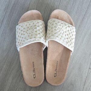 CL by Laundry. Size 9. Cream Crotchet Slides. Soft Footbed!